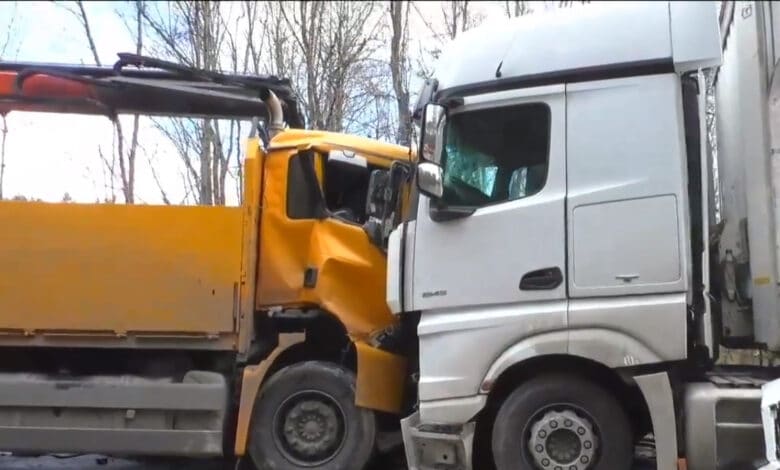 Avarija Vilniuje: Titnago g. susidūrė vilkikas ir sunkvežimis