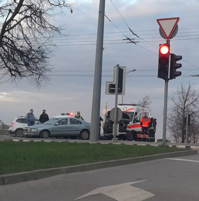 Avarija Vilniuje susidure greitosios pagalbos ir Volvo markes automobiliai 2
