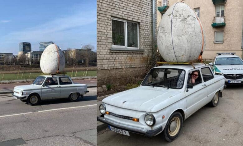 Dėmesio Velykų dieną susilaukęs „zaparožietis“: Vilniaus gatvėmis važinėjo su kiaušiniu ant stogo