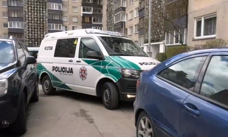 Gaudynės Vilniuje: sprunkantį „Mercedes-Benz“ automobilį vijosi gausios policijos pajėgos (video)