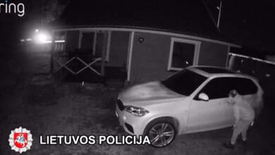Nesėkmingas bandymas pavogti BMW X5 vairą baigėsi suėmimu ir bauda (video)