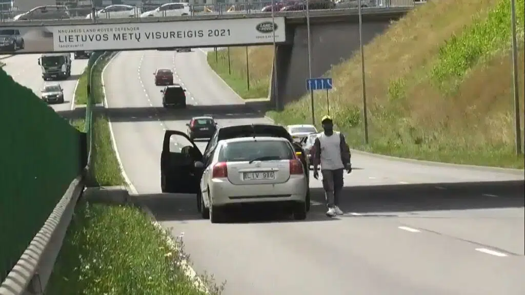Keturių automobilių avarija Vilniuje, Geležinio vilko gatvėje 1 Keturiu automobiliu avarija Vilniuje Gelezinio vilko gatveje 2