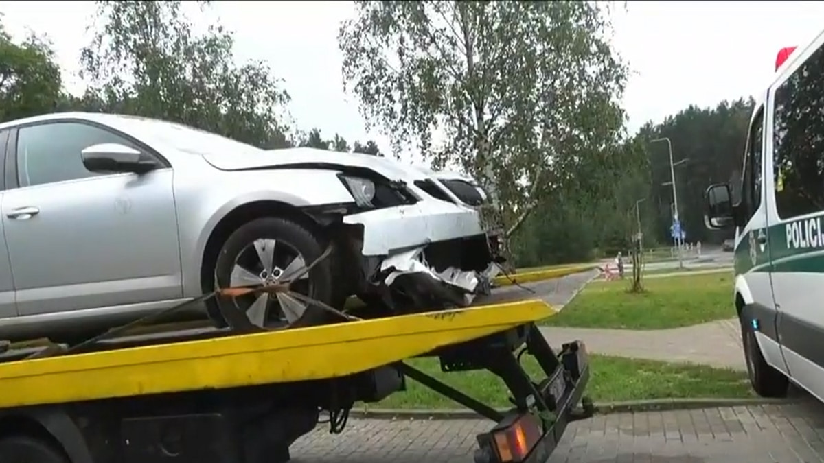Tragiška nelaimė Vilniuje: nuo kelio nuvažiavęs vairuotojas rastas miręs automobilyje