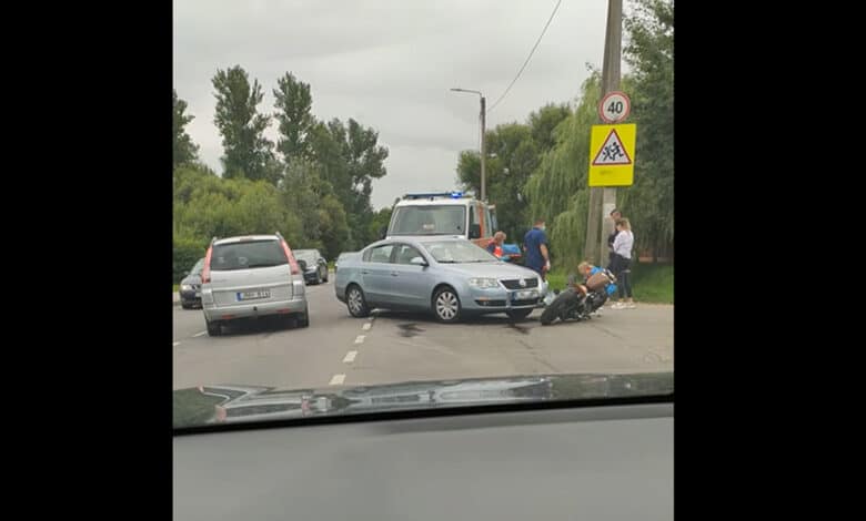 Vilniuje partrenktas motociklininkas išgabentas į ligoninę su kojos atviru lūžiu