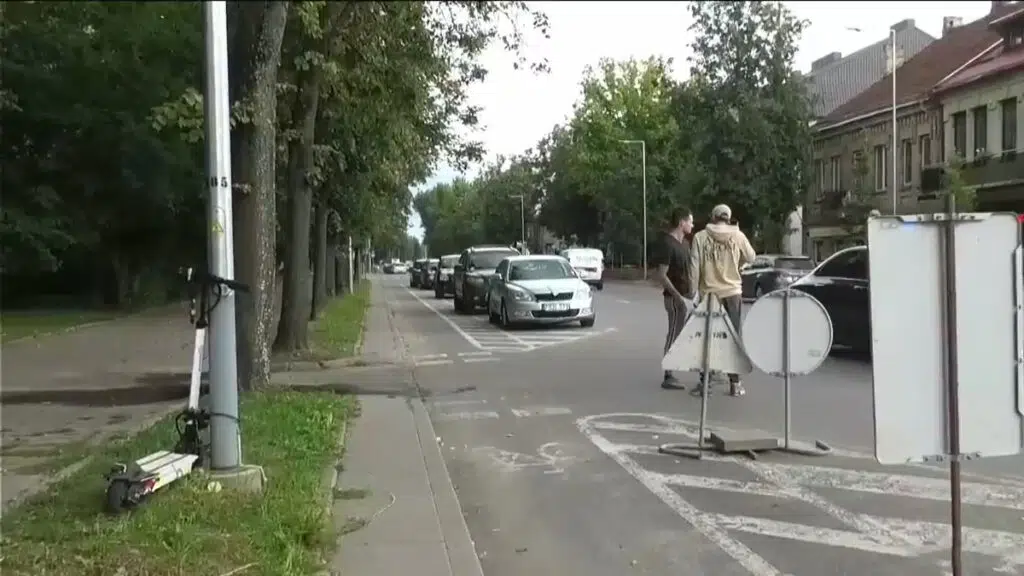 Vilniuje partrenktos dvi mergaitės išgabentos į gydymo įstaigą 1 Vilniuje partrenktos dvi mergaites isgabentos i gydymo istaiga 2