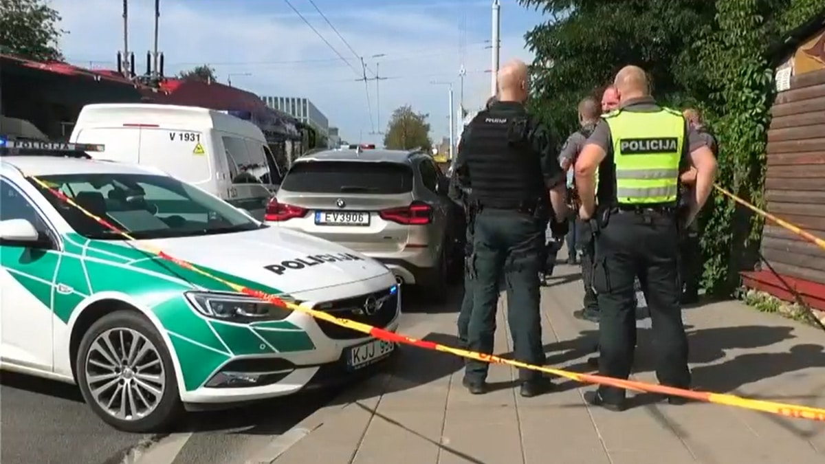 Vyras paskambino į policiją ir pranešė, jog nušovė žmoną: negyva moteris rasta BMW automobilyje