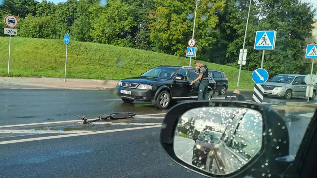 Penktadieni Vilniuje partrenktas Wolt paspirtukininkas 2