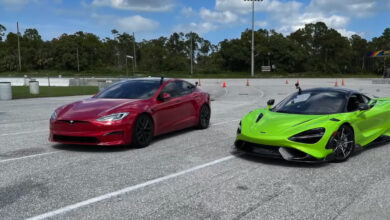 "Tesla Model S Plaid“ ir „McLaren 765LT": galutinės 1/4 mylios lenktynės