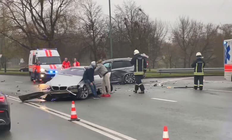 Avarija Klaipėdoje: susidūrė 3 automobiliai ir 3 žmonės išgabenti į ligoninę