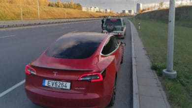 Lietuvos policija apie patruliavimą Tesla elektromobiliu: visai patiko