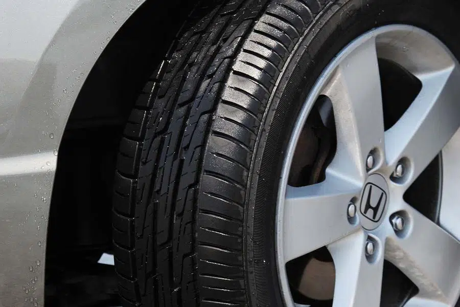 automobilio padanga ratlankis ir greicio indeksas