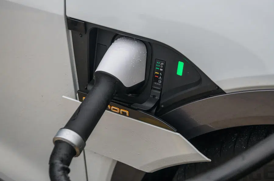 elektromobilio ikrovimo jungtis 2