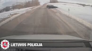 Policijos-pareigūnas-ne-tarnybos-metu-išaiškino-neblaivų-vairuotoją-(video)