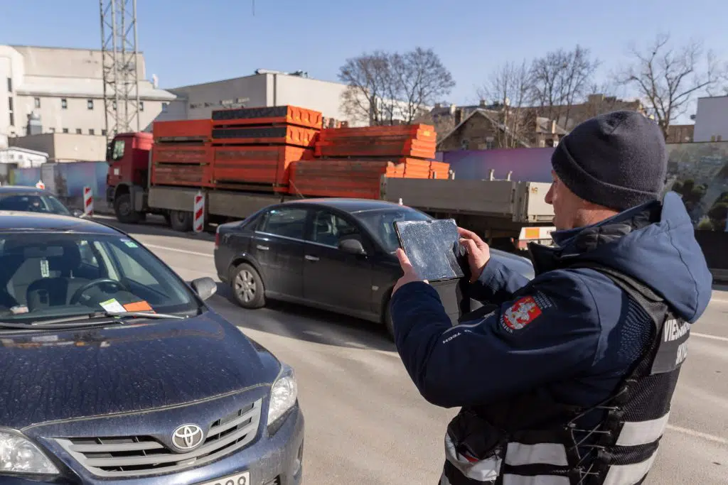 KET pazeidejai Vilniuje jau gauna ispejimus – po ju seks nutempimas 3