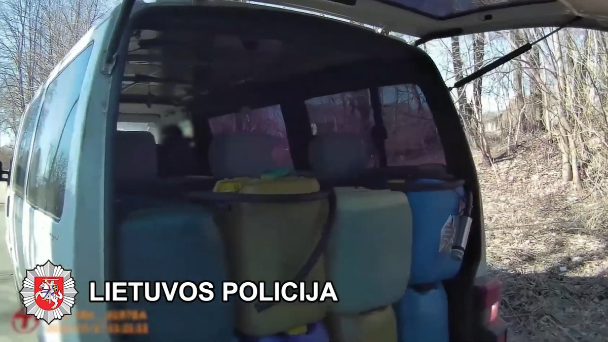 Trakų-policijos-pareigūnai-išėmė-540-l-galimai-vogtų-degalų-(video)