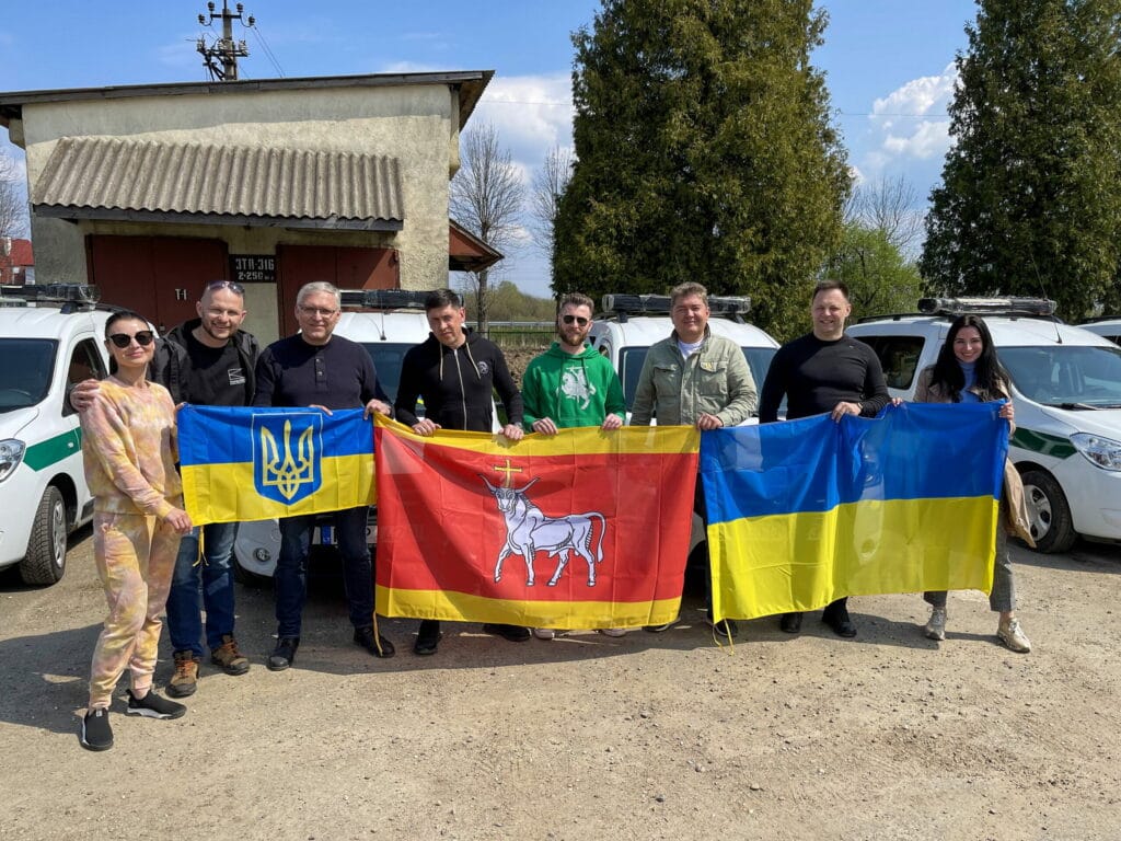 Kaunas stiprina parama Ukrainai mieste dirbe policijos automobiliai persikele i Charkivo gatves 7