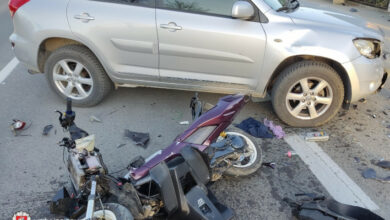 Trečiadienį eismo įvykiuose nukentėjo nepilnamečiai, važiavę elektriniu paspirtuku ir mopedu