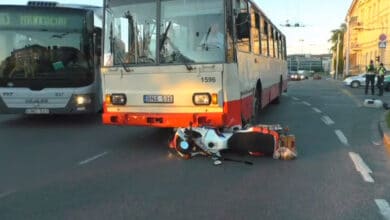 Avarija Vilniuje: troleibuso vairuotojas užvažiavo ant motociklo