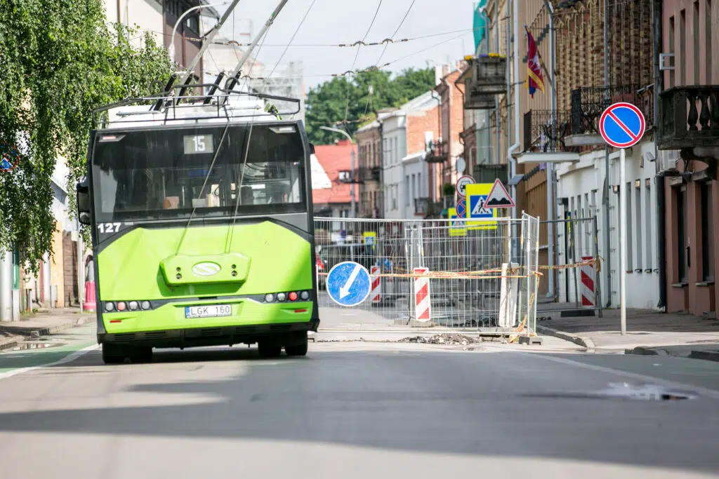 Kapitaliniam remontui uzdaroma Nemuno gatve dar maziau transporto – platesni saligatviai 2