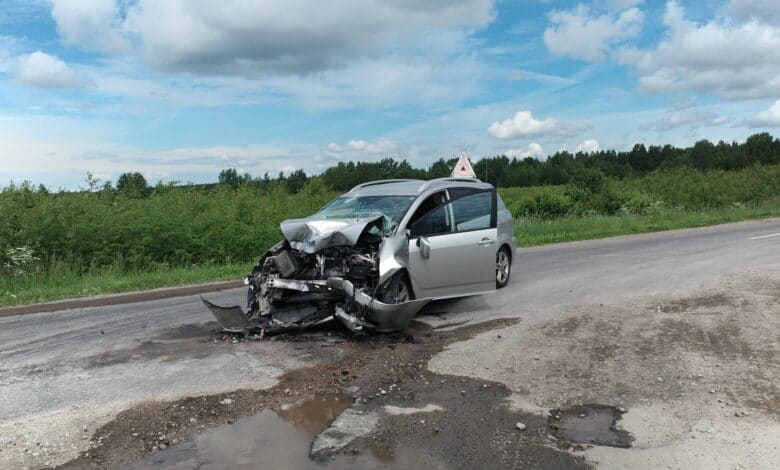 Per avariją Vilniaus r. po smūgio į sunkvežimį nukentėjo 2 žmonės