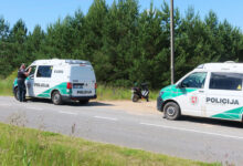 Tragiškas įvykis Vilniaus raj.: šalikelėje rastas mirusio vyro kūnas, o šalia nuvirtęs motoroleris