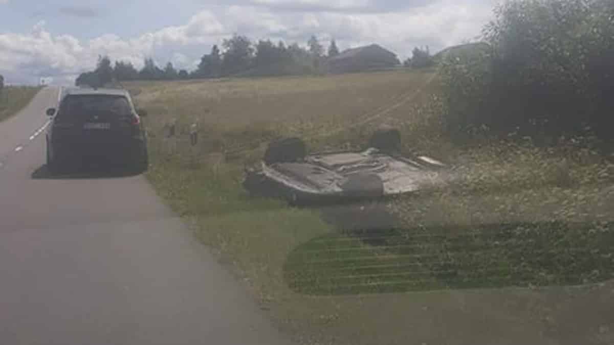 Avarija Širvintų r.: girtas „Volvo“ vairuotojas nulėkė nuo kelio ir tris kartus vertėsi