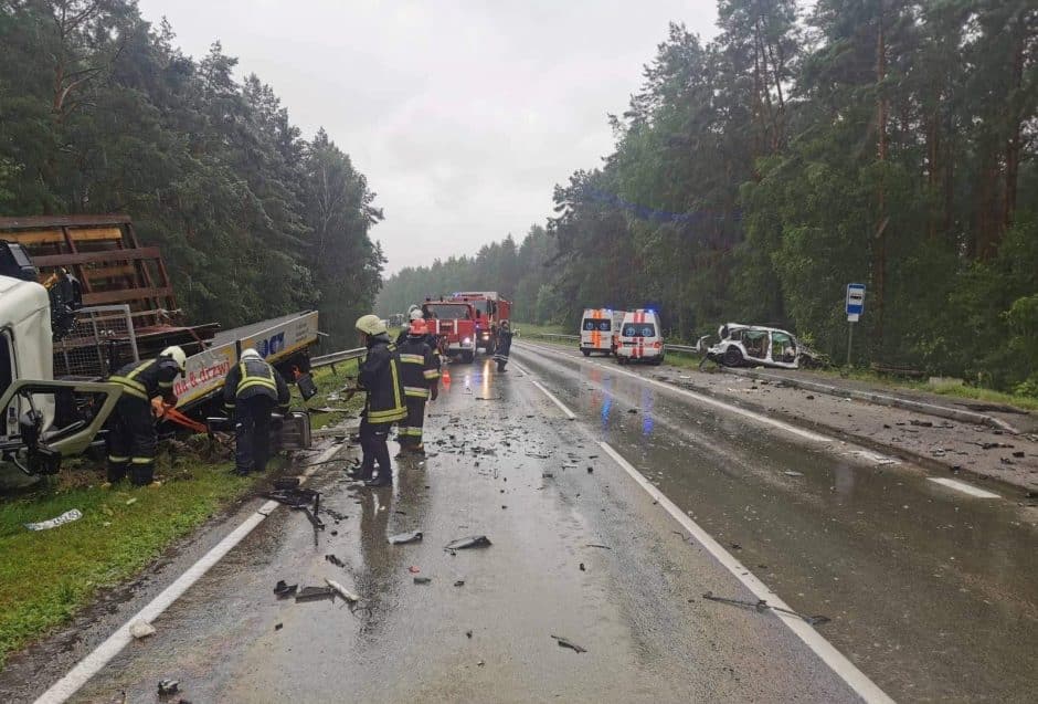 Avarija Varėnos r. po susidūrimo su sunkvežimiu „VW“ vairuotojas mirė pakeliui į ligoninę