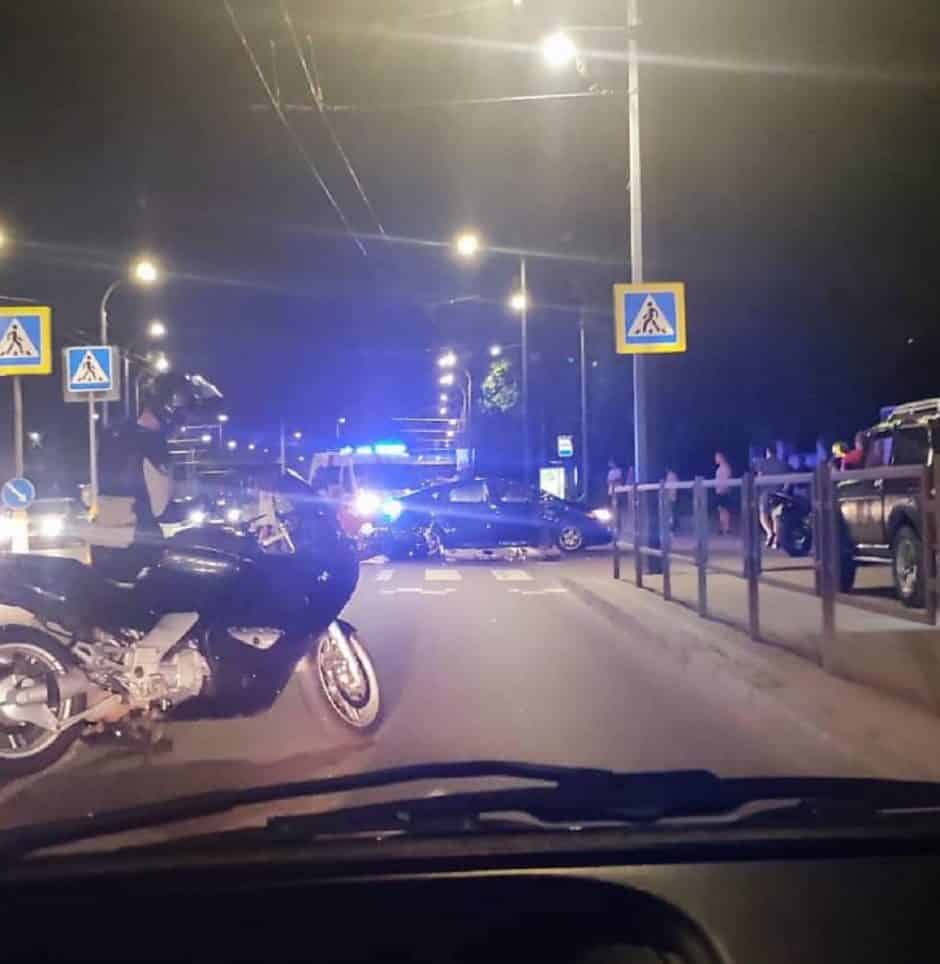 Tragiška avarija Kaune žuvo 19-metis „Suzuki“ motociklo vairuotojas