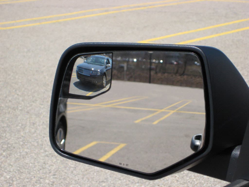 akloji zona automobilio veidrodelyje