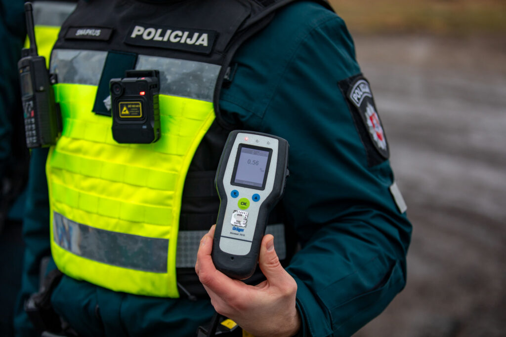 policijos pareigunas alkotesteris lengvas girtumas