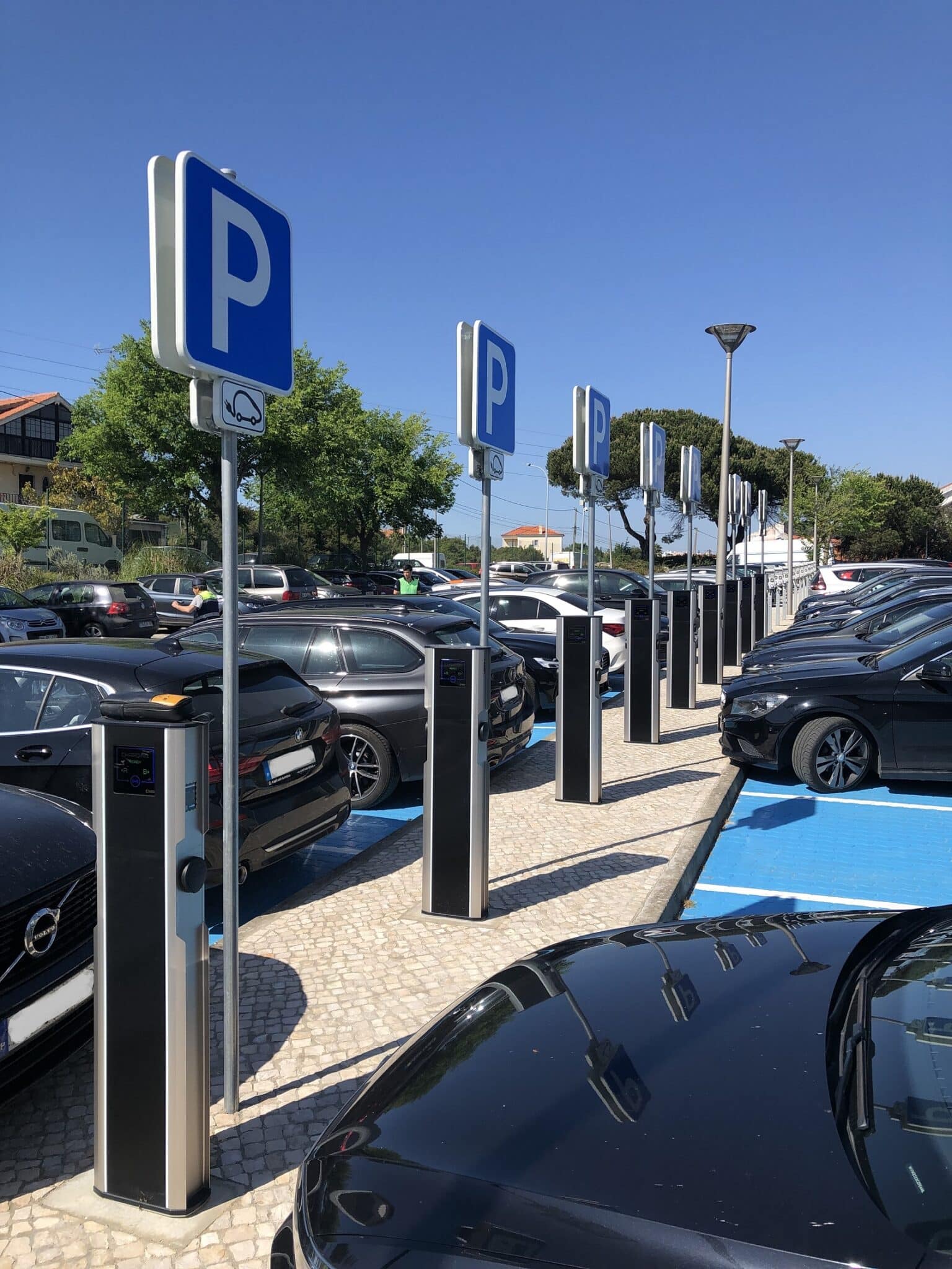 „AVIA Capital“ ir „LitCapital“ investavo 7 mln. EUR į elektromobilių įkrovimo stotelių kūrėją ir gamintoją „Elinta Charge“