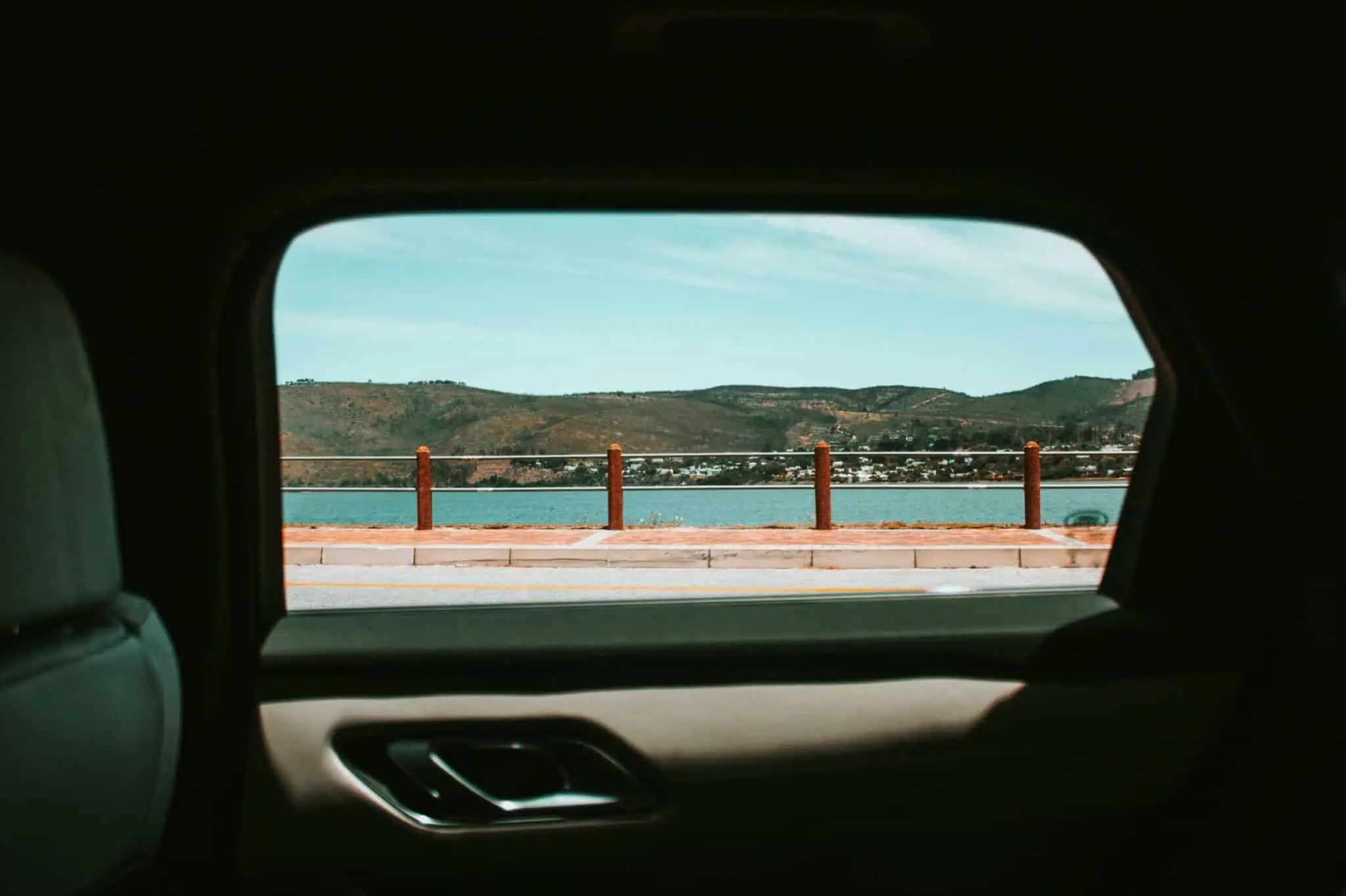 vaizdas pro automobilio langa