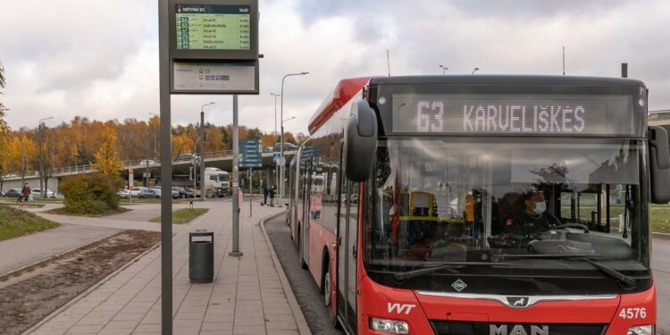 63 autobusas karveliskes