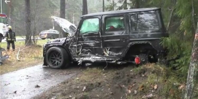 Nemencines pl. nuo kelio nulekes „Mercedes smarkiai apgadintas