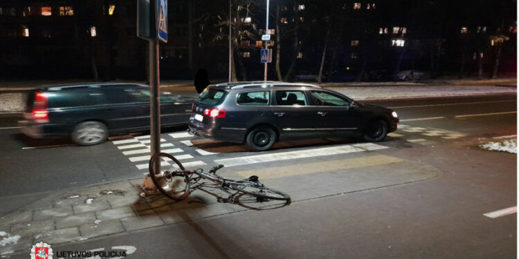 Pirmadienį šalies keliuose - nukentėjo per pėsčiųjų perėją dviračiu važiavęs užsienietis