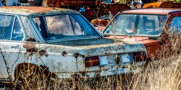 seni automobiliai