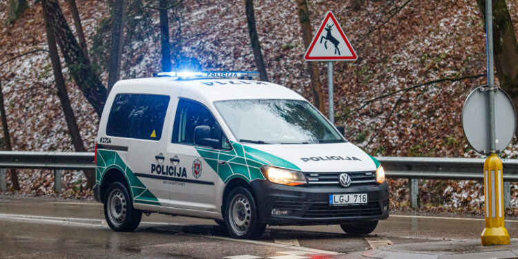 policijos pareigunu tarnybinis automobilis volkswagen caddy