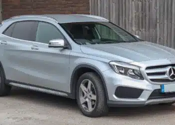 Vyras iš įmonės įsigijo „Mercedes GLA“, kuris nuo 2017 metų yra paieškomas kitoje šalyje