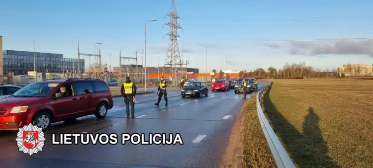 policijos pareigunai reidas