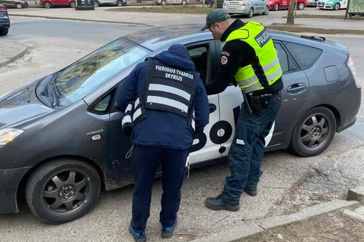 policijos pareigunas pavezejas bolt