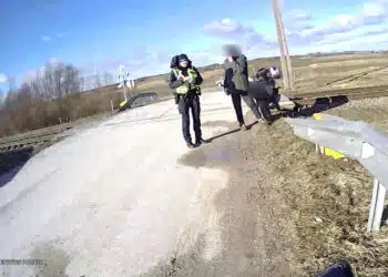 Motorolerių vairuotojams nuo policijos pareigūnų pasprukti nepavyko (video)