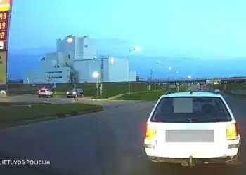 Budrus vyras sustabdė visiškai girtą „VW“ vairuotoją