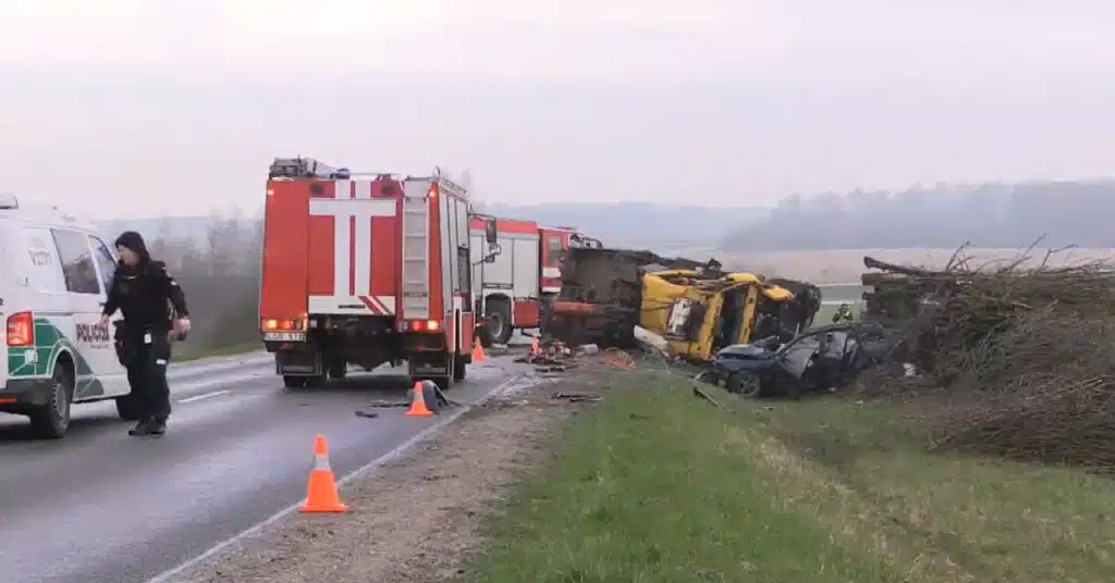 Penki žmonės žuvo per BMW ir sunkvežimio kaktomušą Maišiagaloje