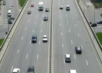 Stiprinant transporto taršos kontrolę siūloma suteikti papildomus įgaliojimus aplinkos apsaugos inspektoriams