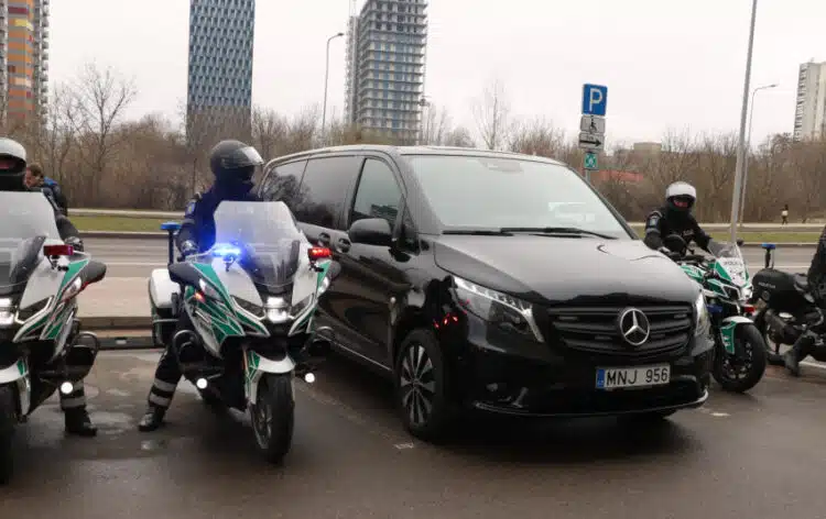 lietuvos policija nezymetas mercedes benz mikroautobusas