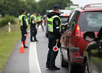 reidas policijos pareigunai vairuotoju patikra