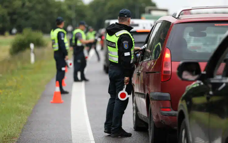 reidas policijos pareigunai vairuotoju patikra