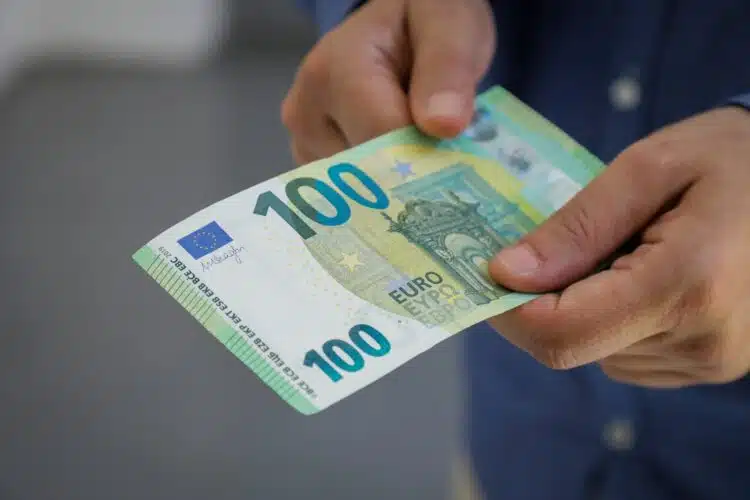 simta euru banknotas 100 euru