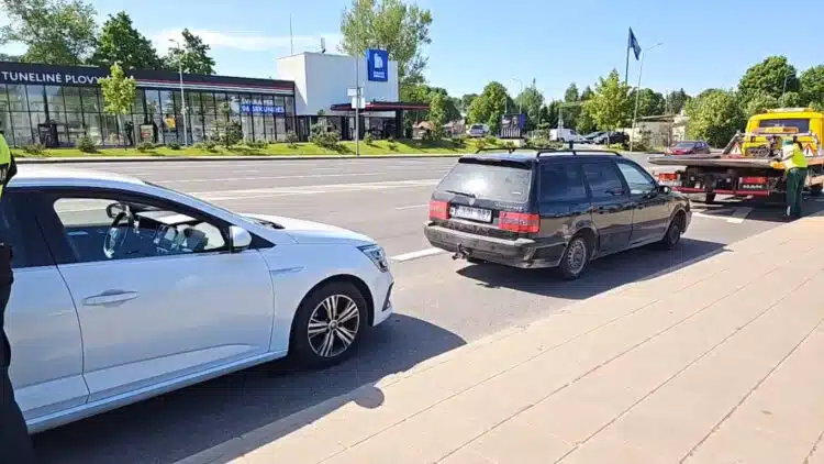 Gaudynės Vilniuje: vogtu automobiliu spruko bėglys iš kalėjimo, rasta narkotinių medžiagų