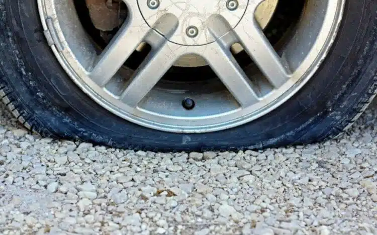 nuleisto automobilio padanga